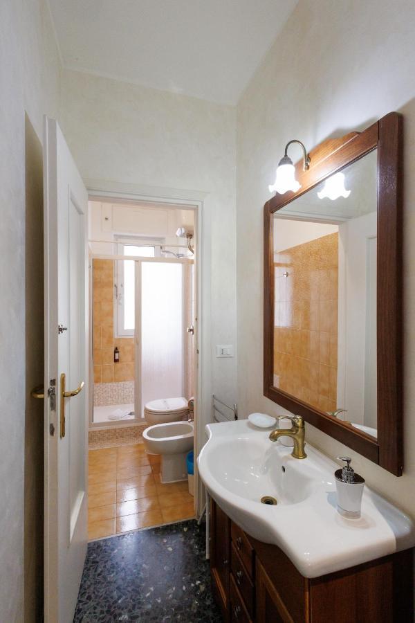 Casa Vittoria Di San Martino Affittacamere Genoa Luaran gambar